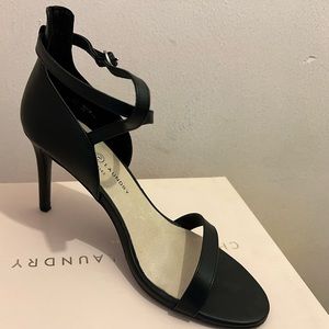 The black heels that go with everything.